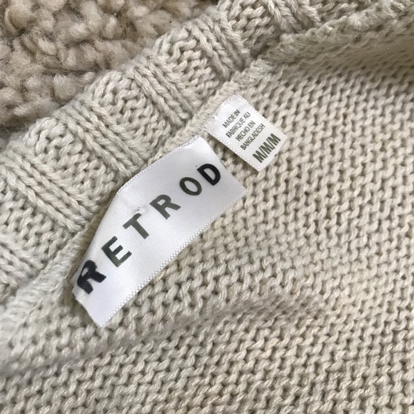 Cream Knitted Poncho w/ sleeves - Picture 4 of 5